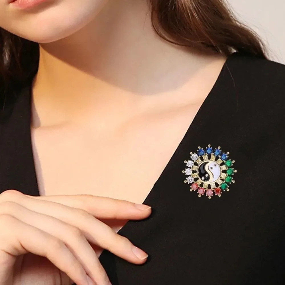 VQ Colorful Brooch - Picture 2 of 8